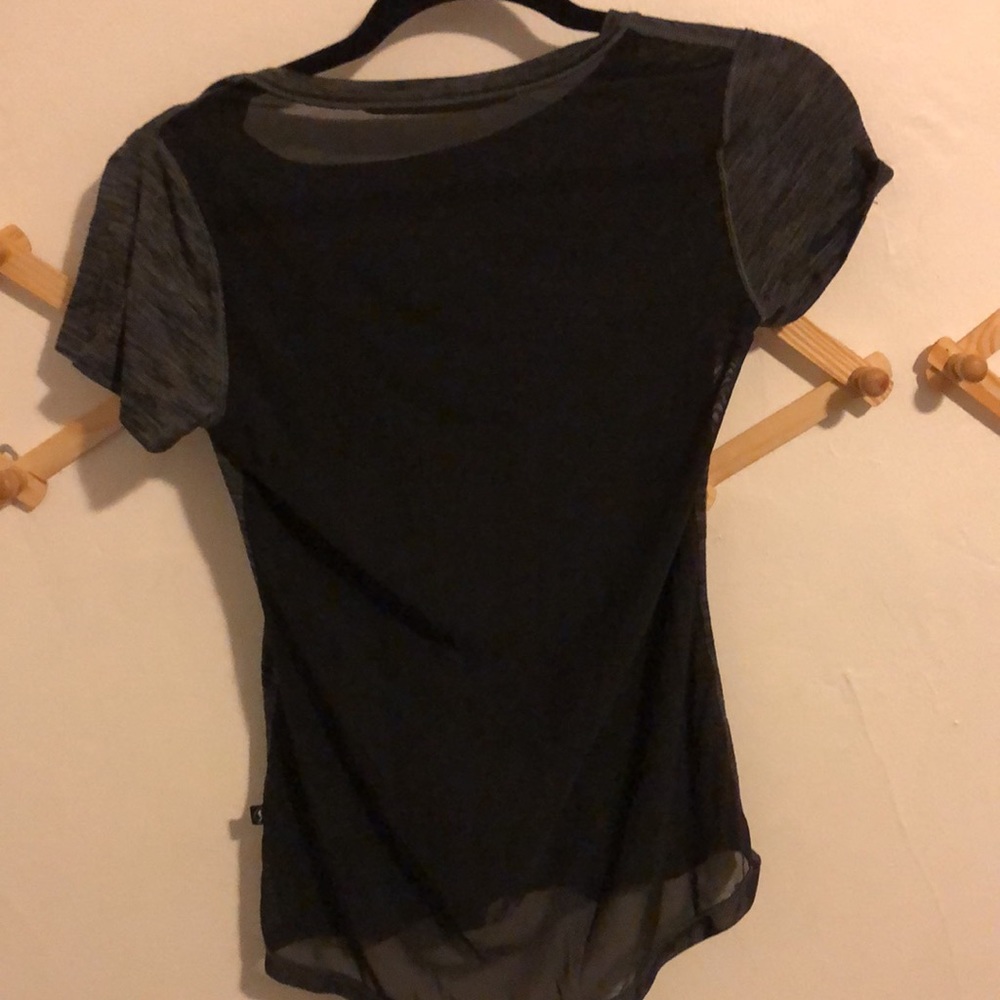 Mesh lululemon tee - Picture 2 of 3
